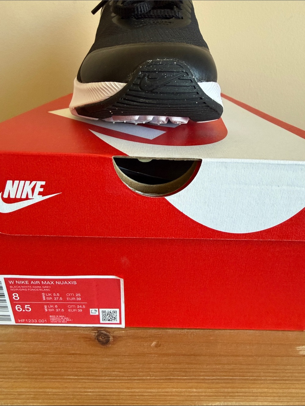 W Nike Air Max Nuaxis Size 8 Worn once. - Picture 2 of 4